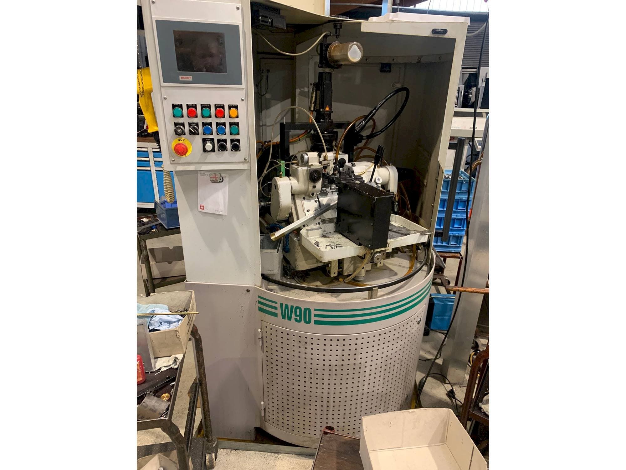 Frontansicht der Lambert Wahli W 90 CNC  Maschine