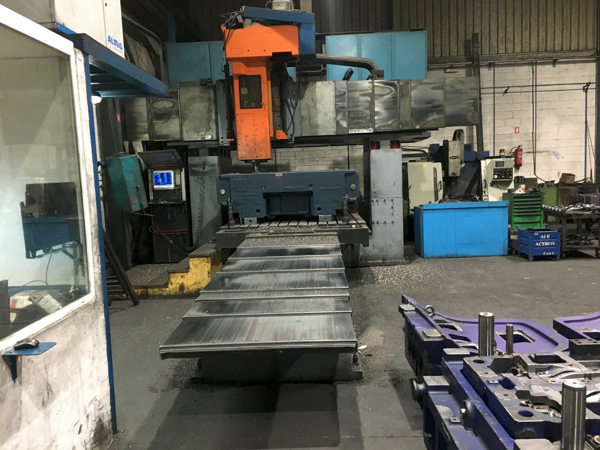 Frontansicht der DYE FPF-2C-NC  Maschine