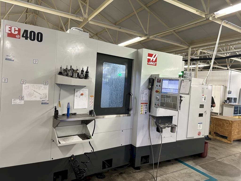 Frontansicht der HAAS EC-400  Maschine