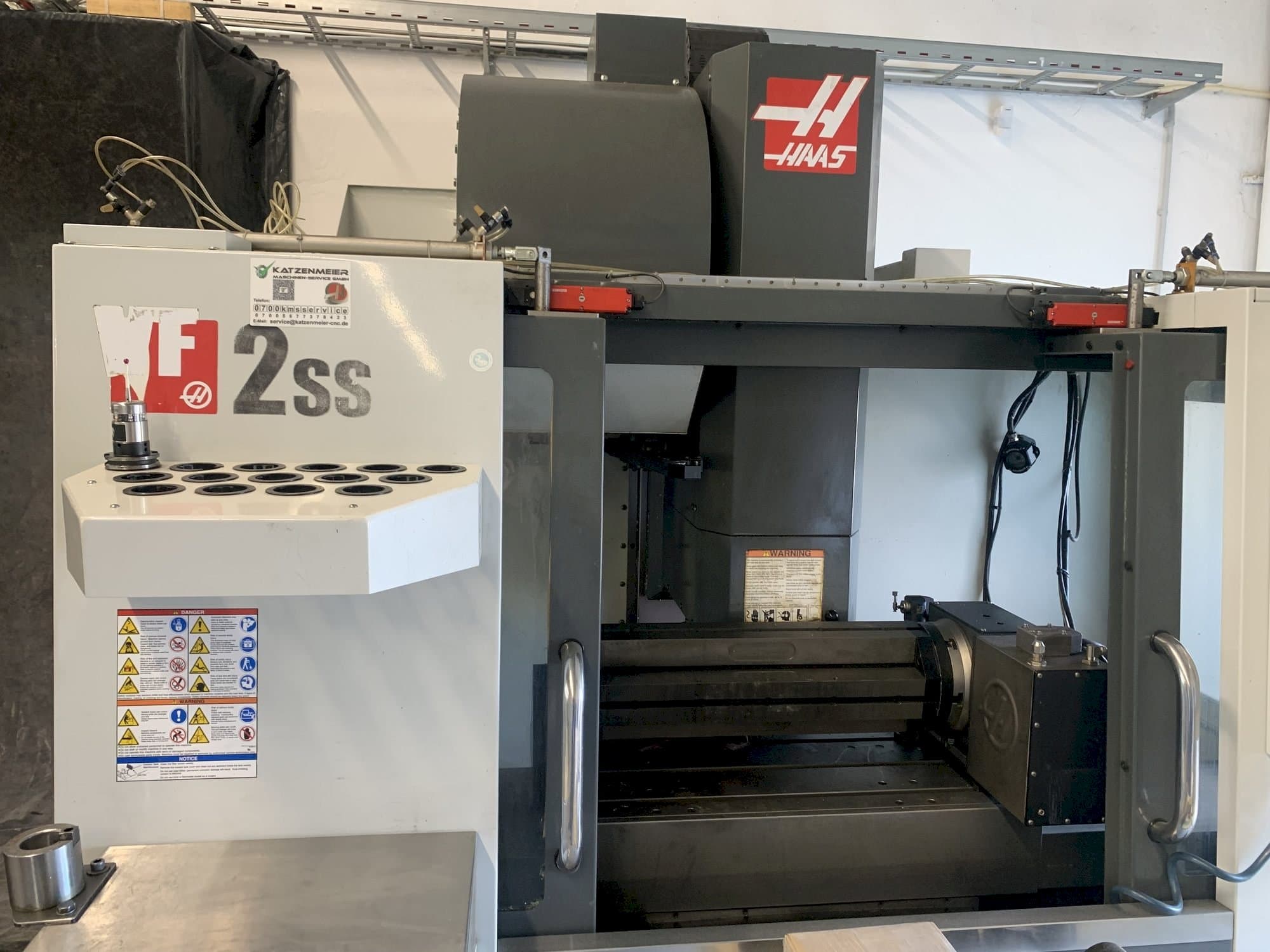 Frontansicht der HAAS VF-2SS  Maschine