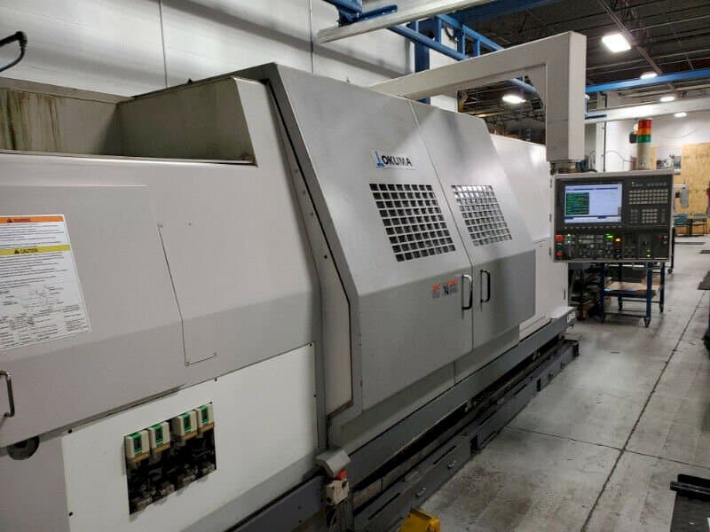 Linke Seitenansicht der Okuma LB45 II  Maschine