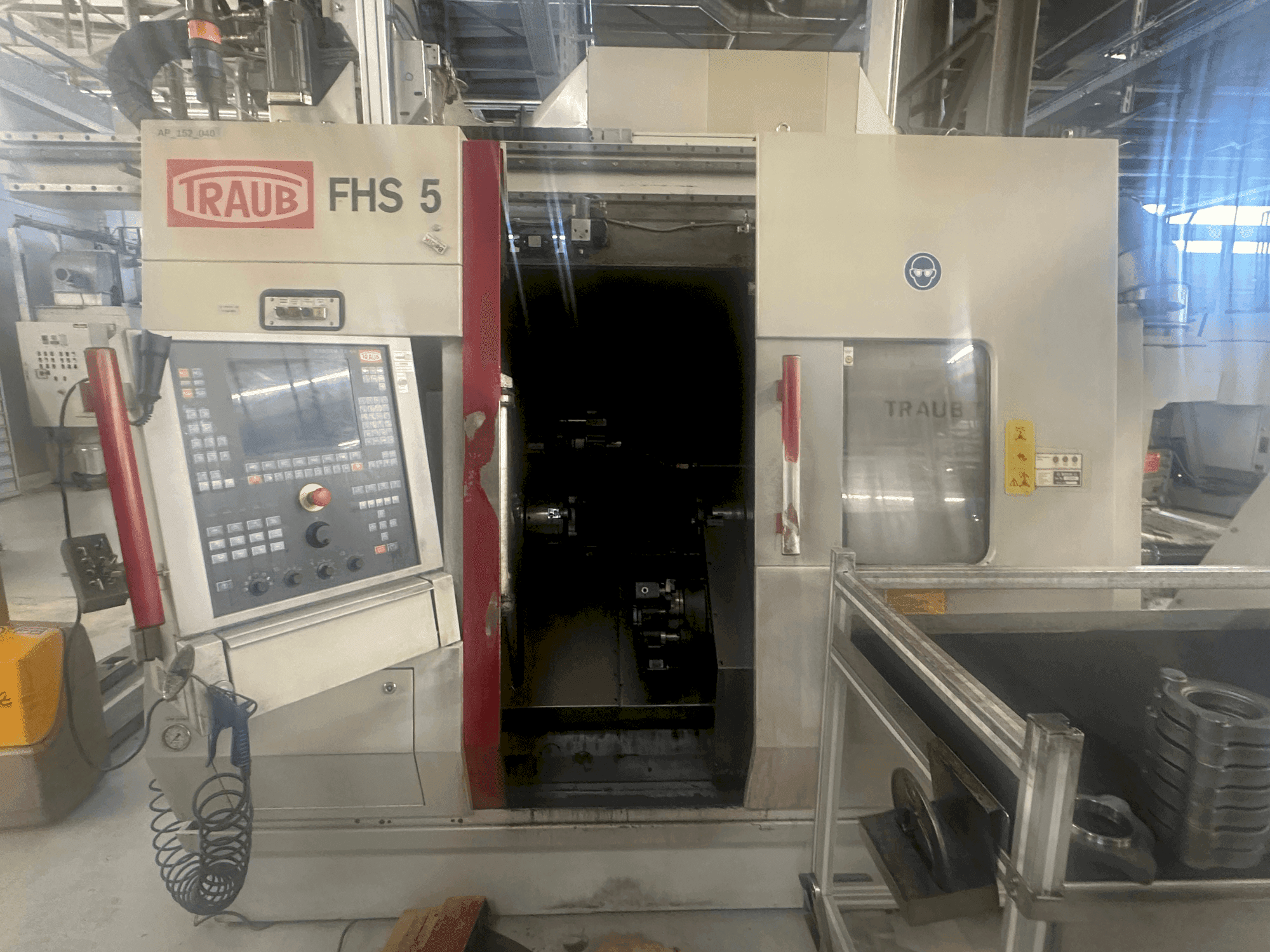 Frontansicht der TRAUB TNC 42/65  Maschine