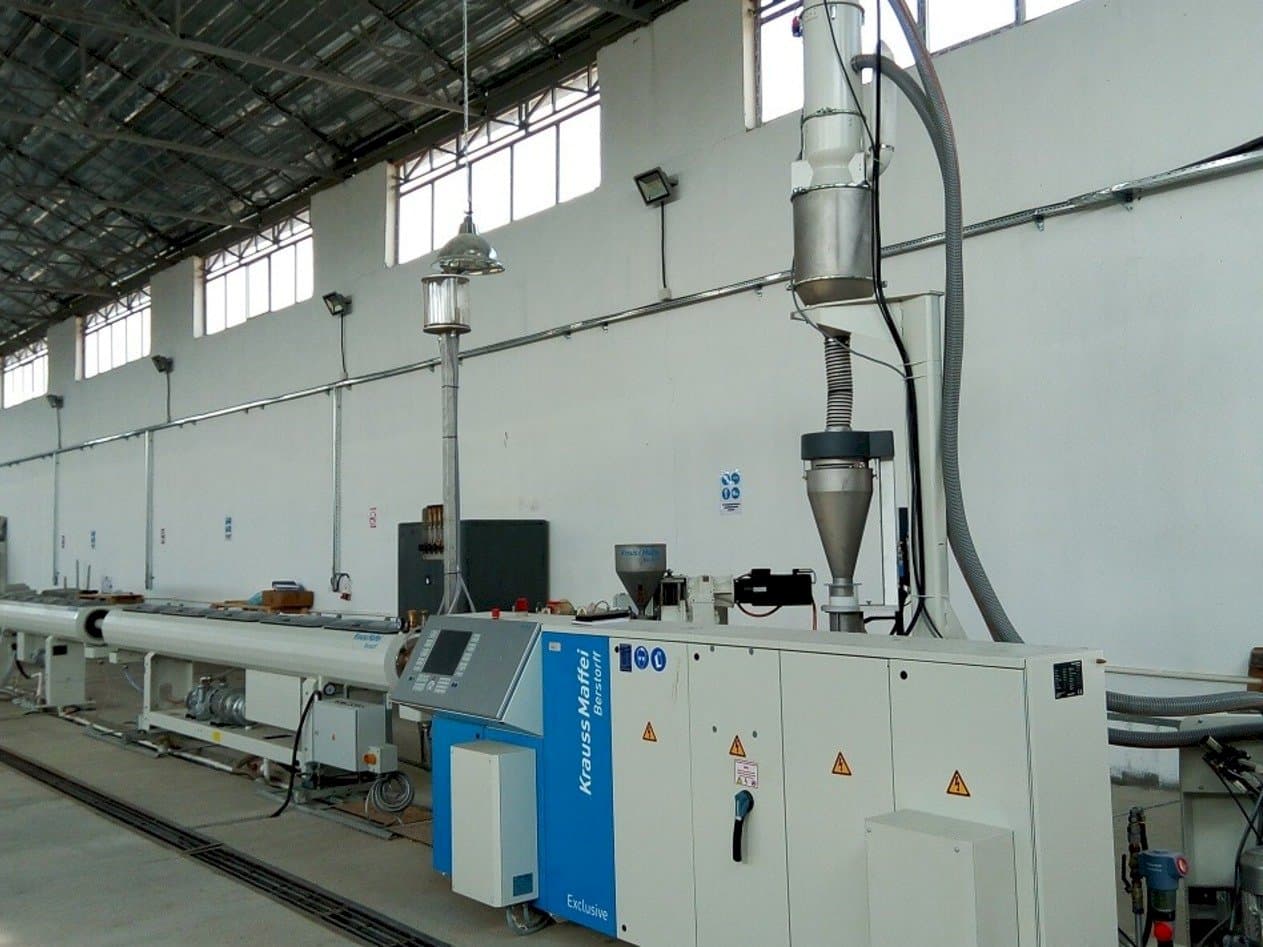 Frontansicht der Krauss Maffei KME 60-36 B/R  Maschine