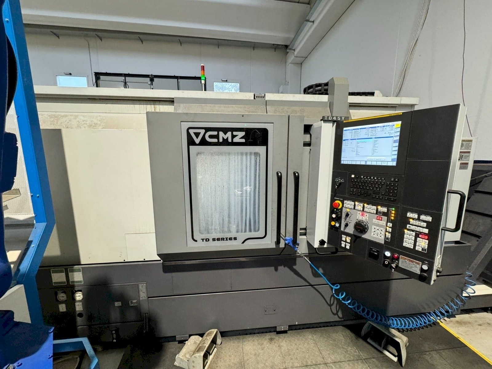 Frontansicht der CMZ TD 45 Y 1350  Maschine