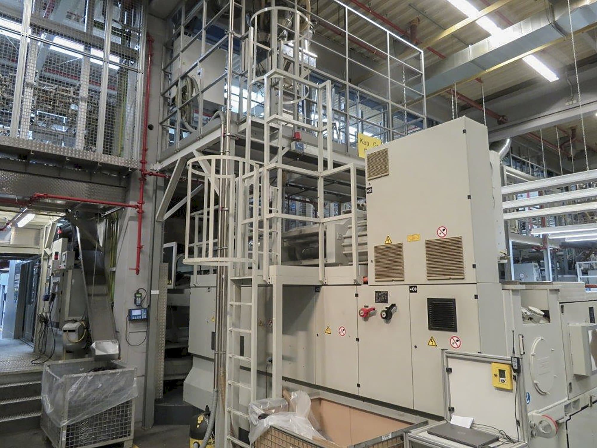 Linke Ansicht der Krauss Maffei 3200-17200 MC Maschine