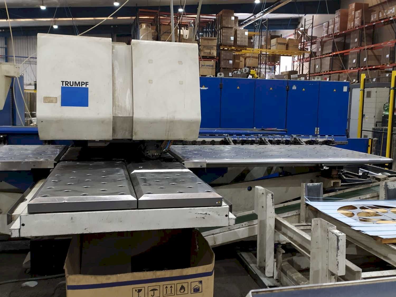 Frontansicht der Trumpf Trumatic 600L  Maschine
