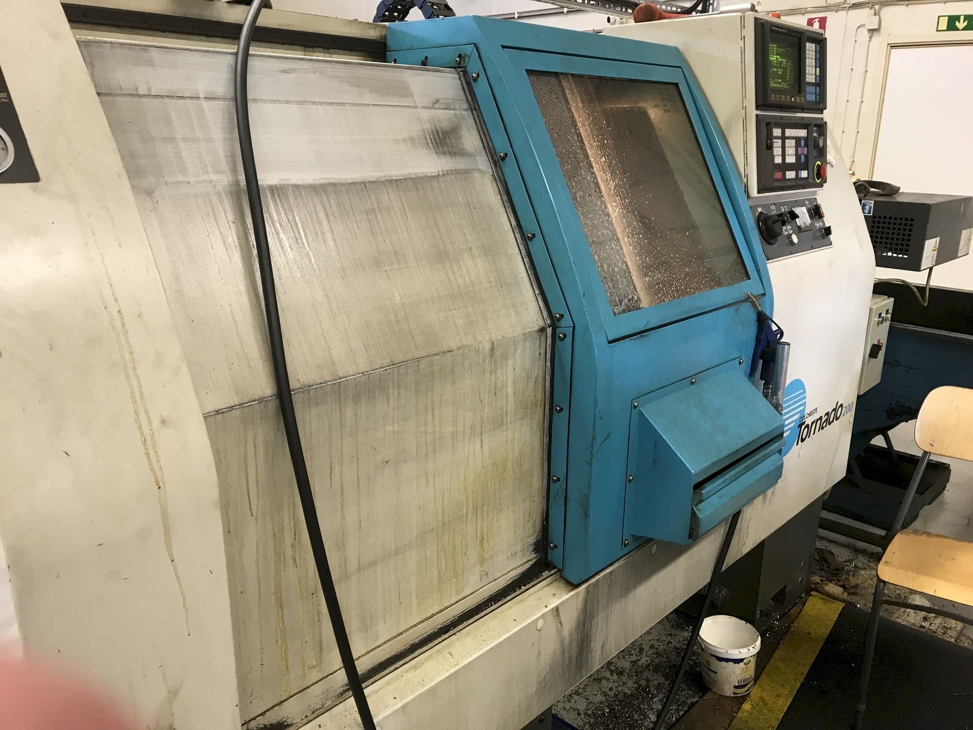 Frontansicht der Colchester Tornado 200  Maschine