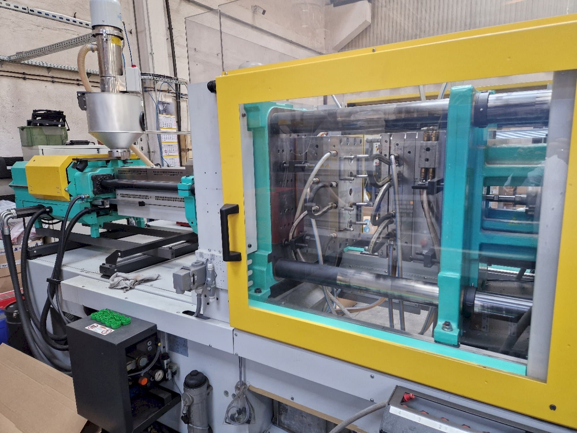 Frontansicht der Arburg ALLROUNDER 570 C 2000-800 GOLDEN EDITION  Maschine