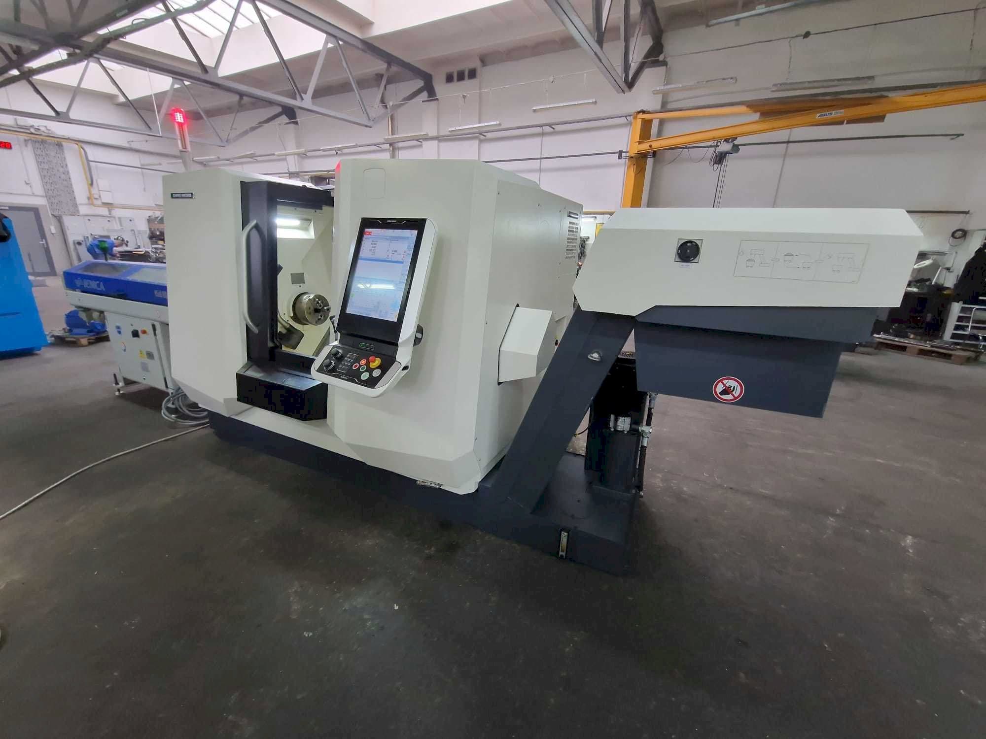 Frontansicht der DMG MORI CLX 350 V6  Maschine