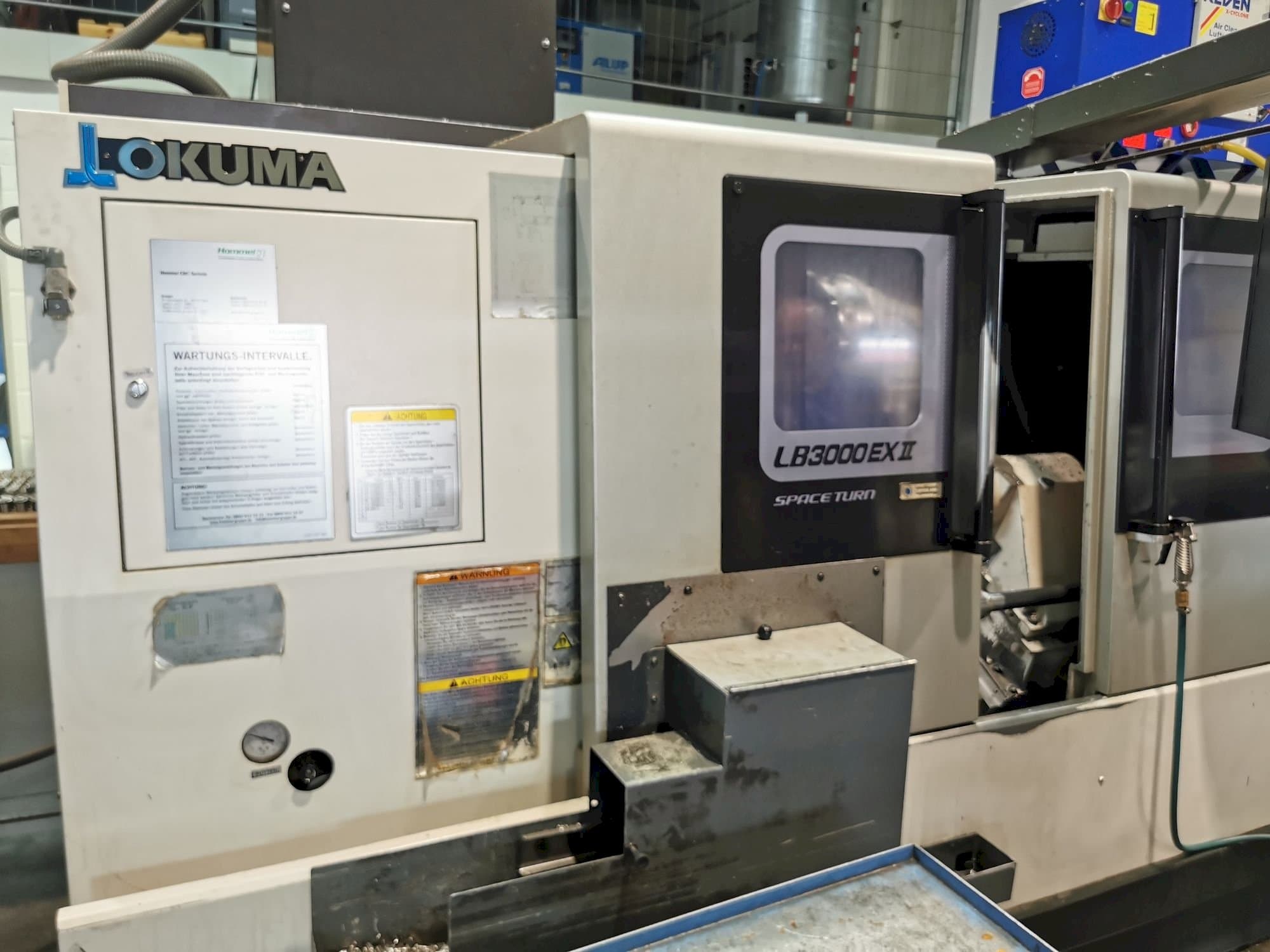 Frontansicht der Okuma LB3000ll EX MC 1000  Maschine