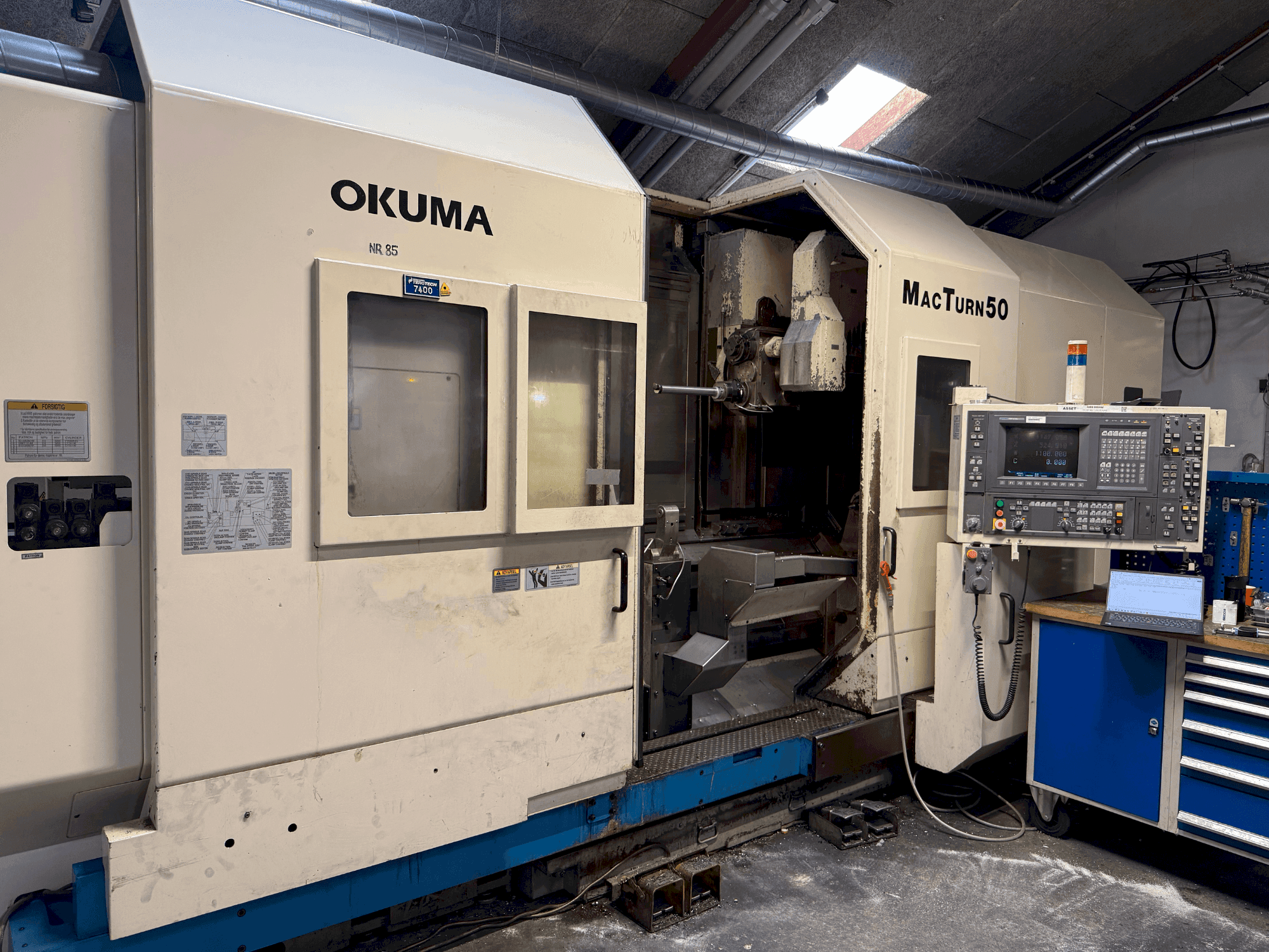 Frontansicht der Okuma MacTurn 50  Maschine
