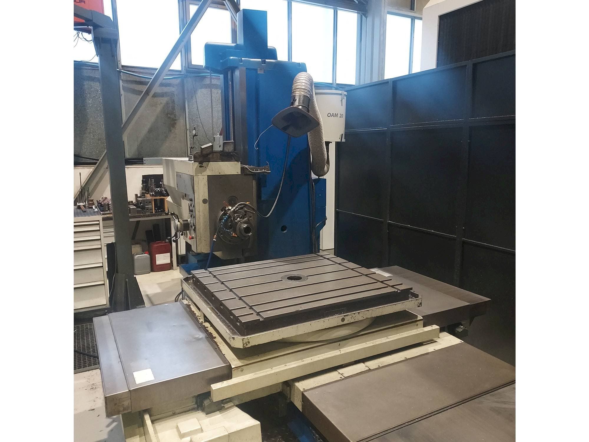Frontansicht der TOS WH 10 CNC  Maschine