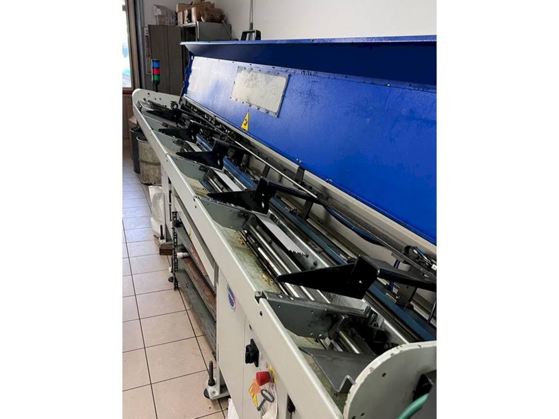 Rechte Seitenansicht der TSUGAMI HS207  Maschine