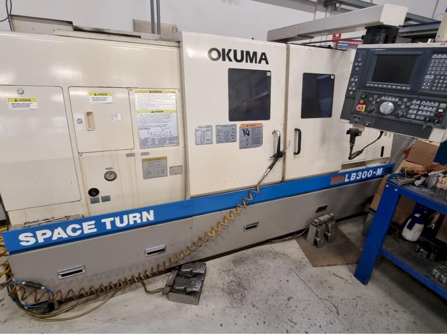 Frontansicht der Okuma LB 300M  Maschine