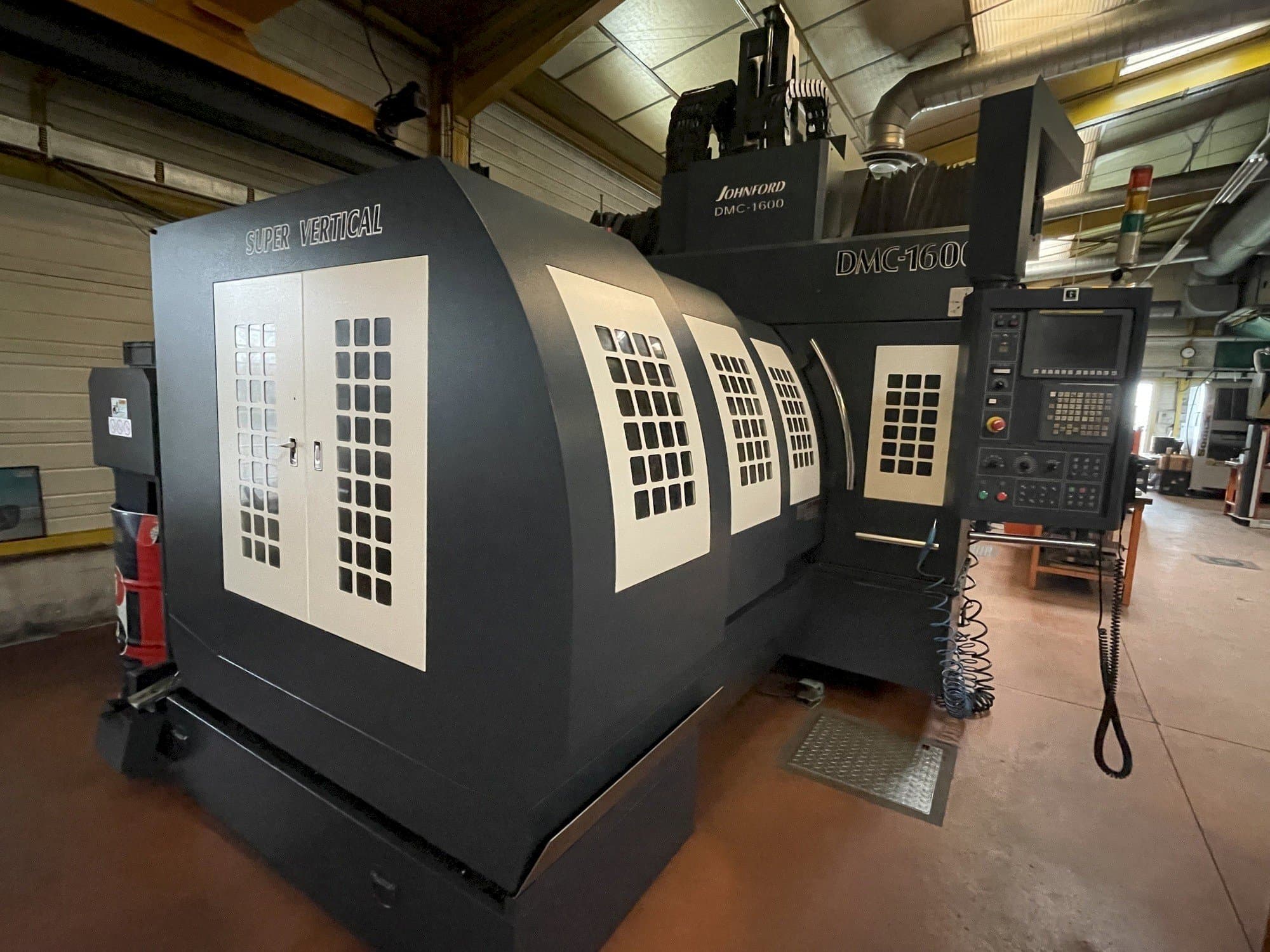 Linke Ansicht der Johnford DMC 1600  Maschine