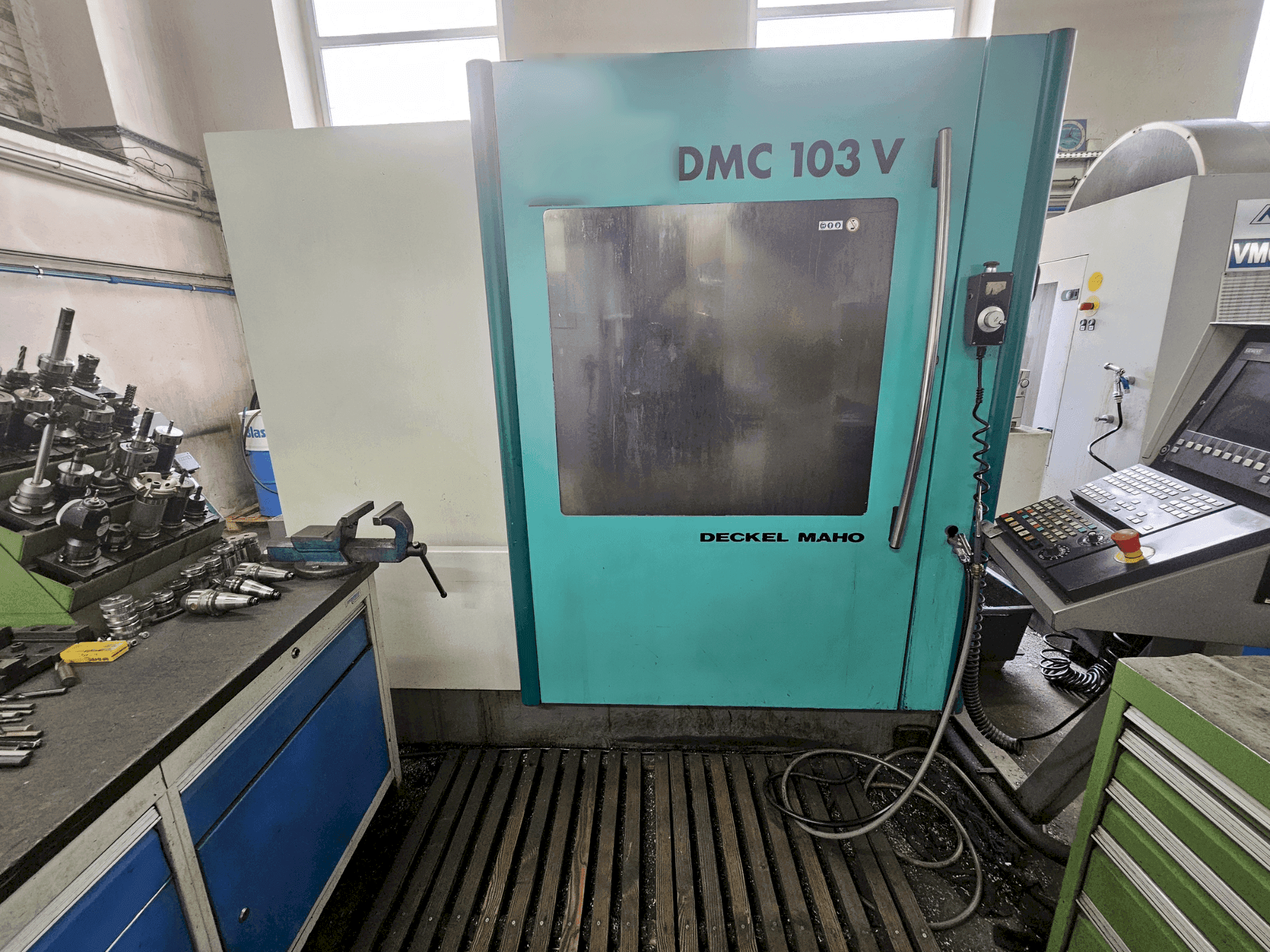 Frontansicht der DECKEL MAHO DMC 103V  Maschine