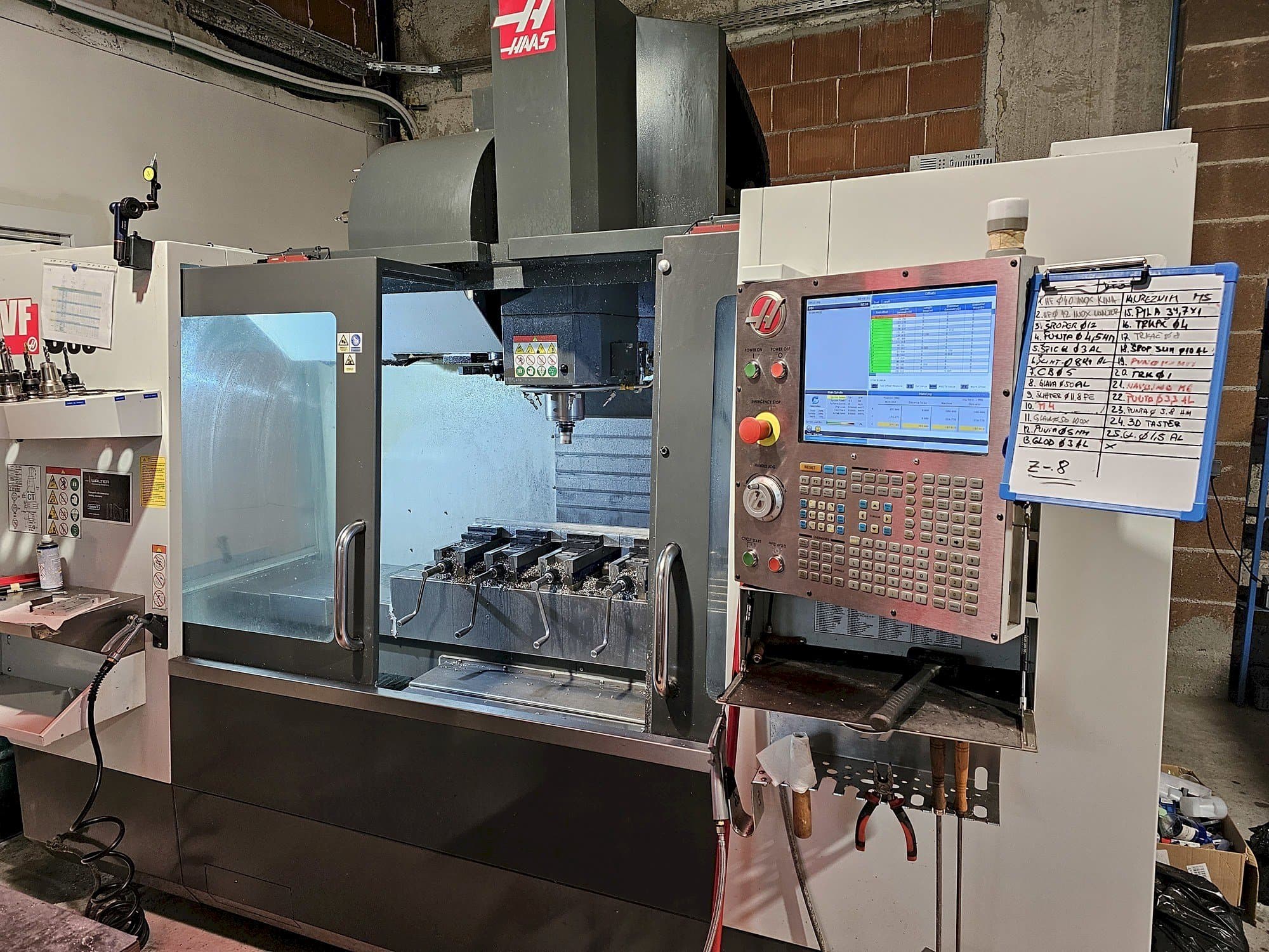 Frontansicht der HAAS VS3SS  Maschine