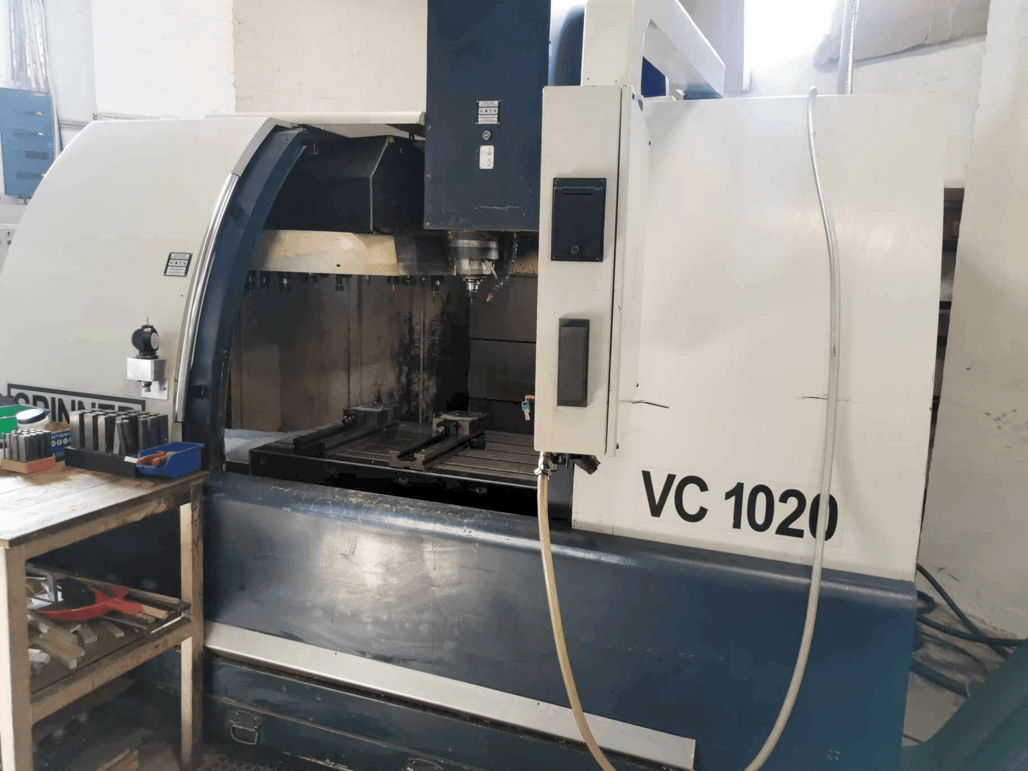 Frontansicht der SPINNER VC 1020  Maschine