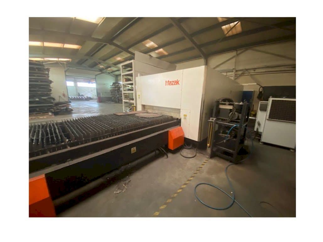 Frontansicht der Mazak Optiplex Nexus 3015  Maschine