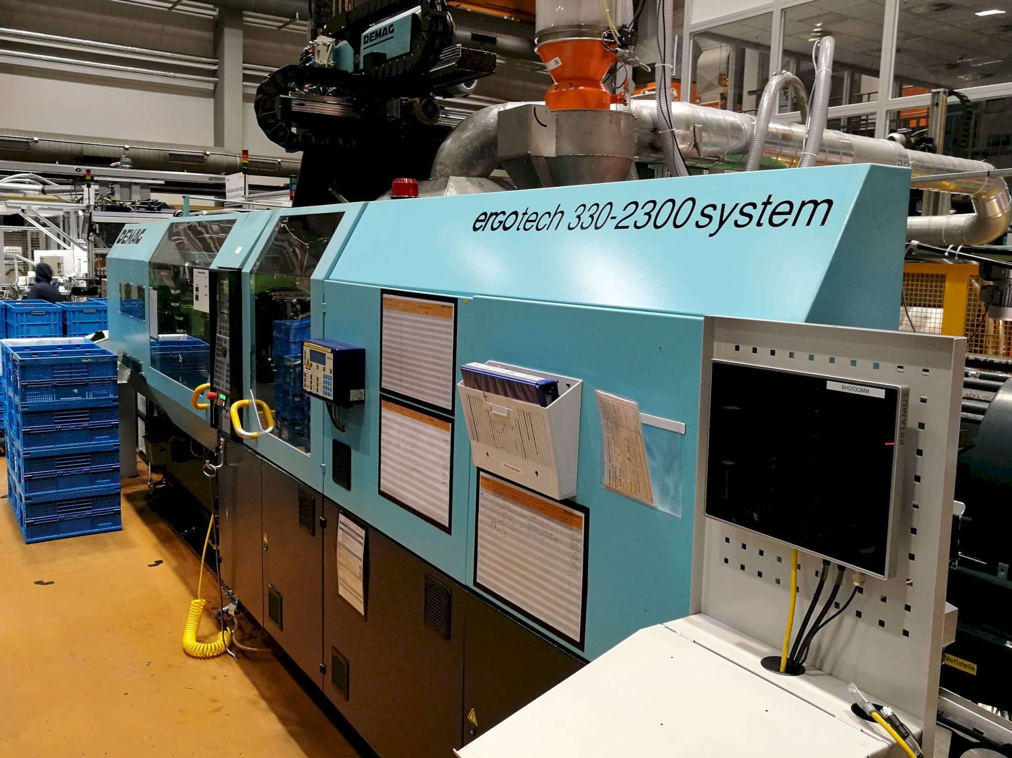 Rechte Ansicht der DEMAG Ergotech 330-2300 Maschine