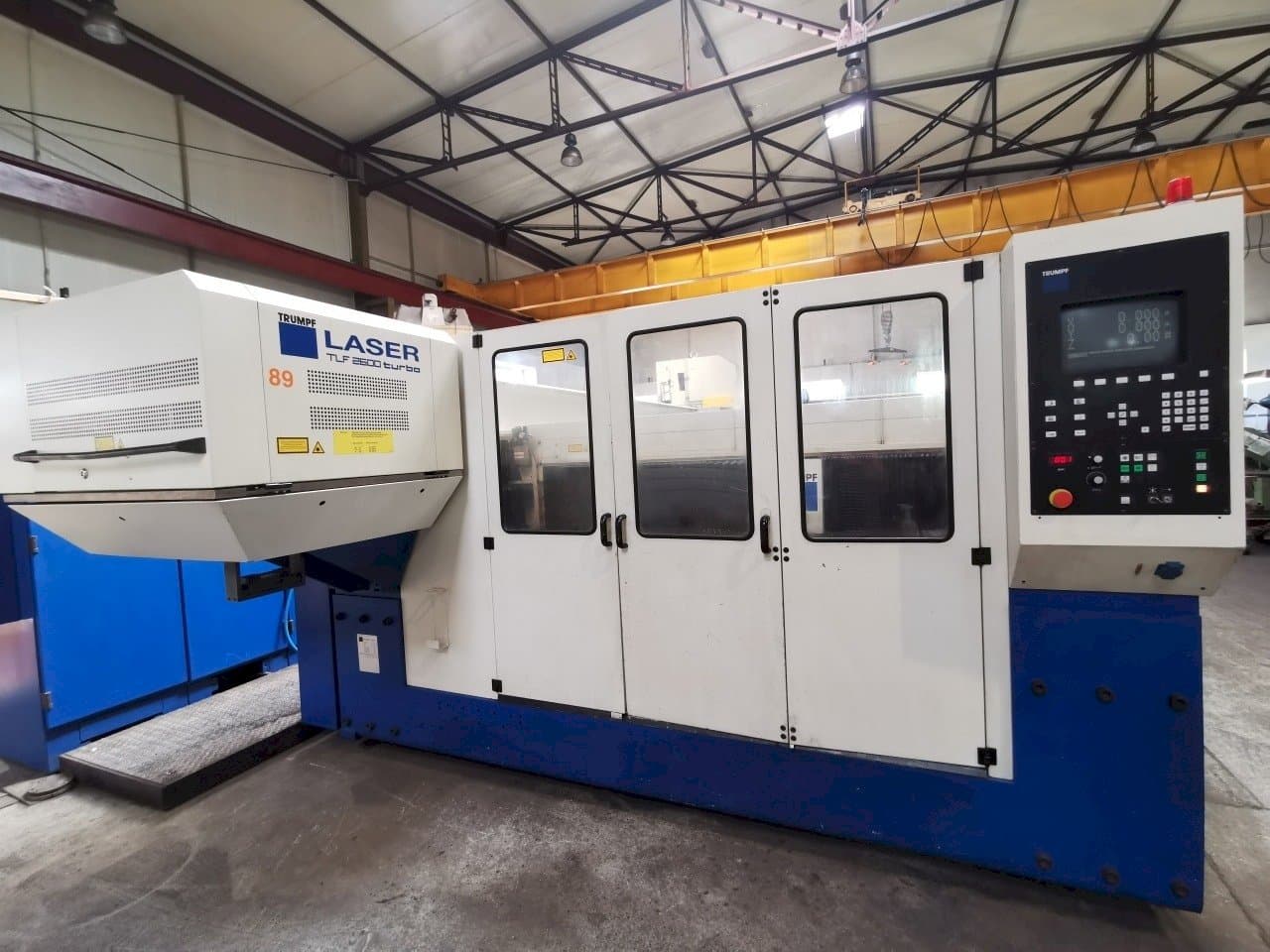 Frontansicht der Trumpf Trumatic L 4030  Maschine