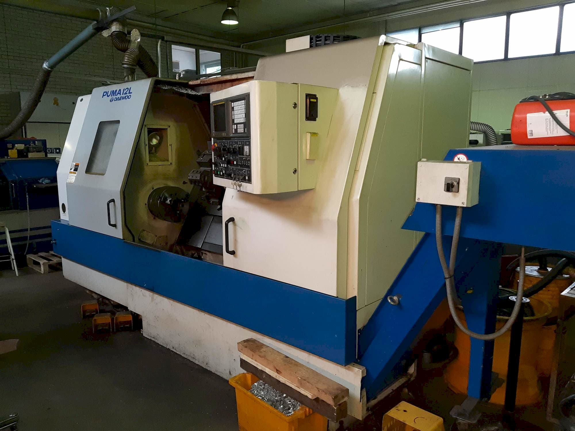 Frontansicht der DAEWOO PUMA 12L  Maschine