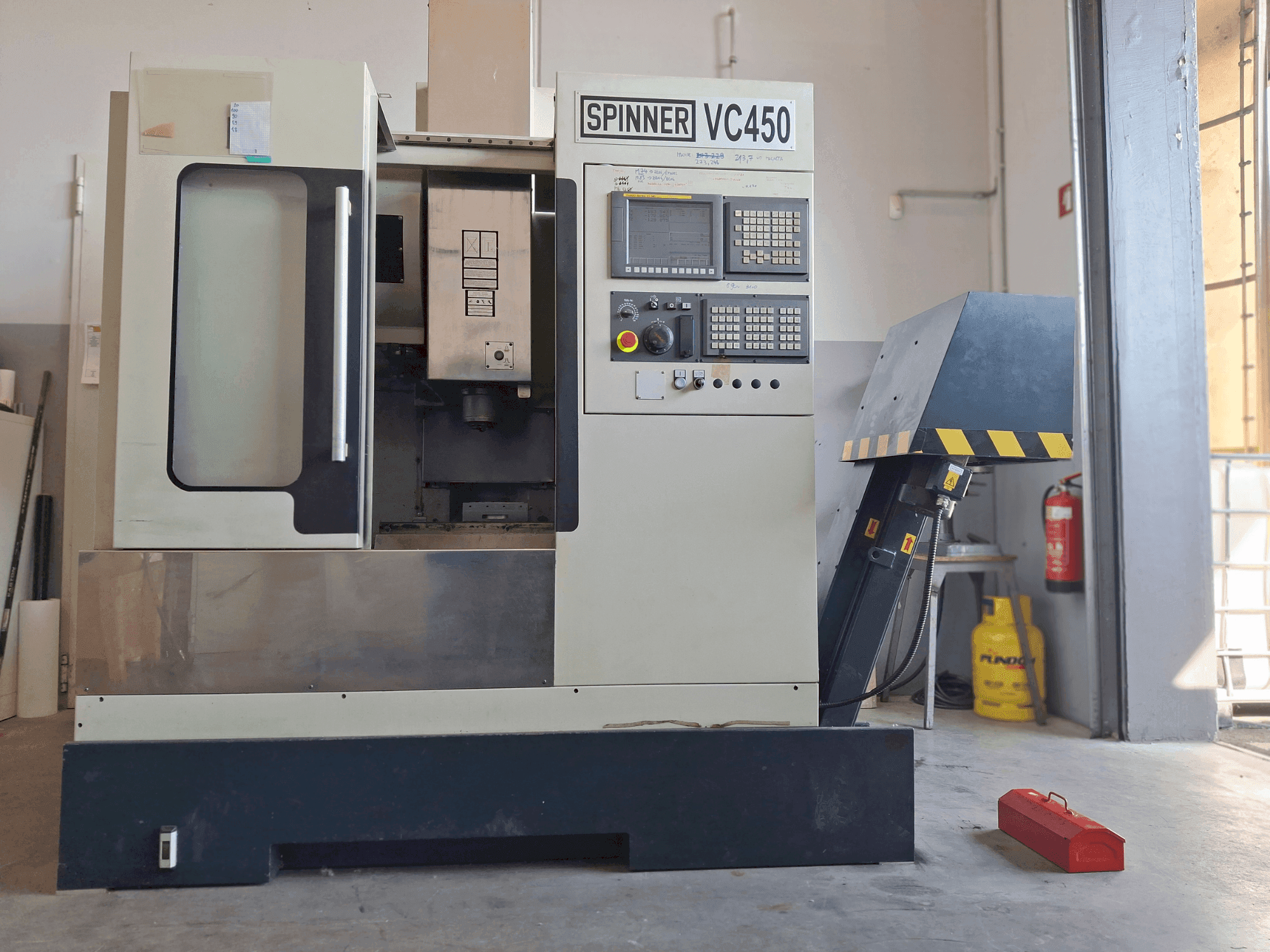 Frontansicht der SPINNER VC 450  Maschine