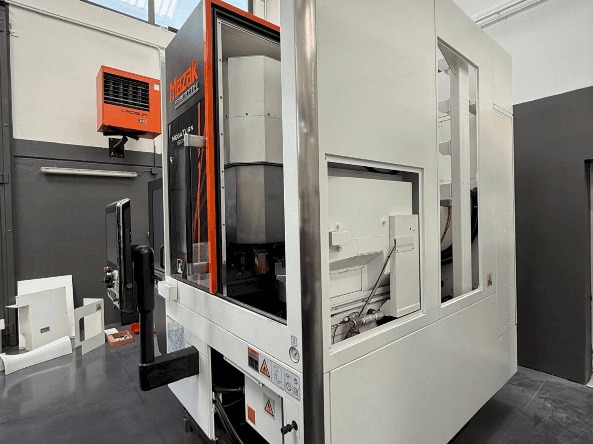 Frontansicht der Mazak Megaturn 500 MS  Maschine