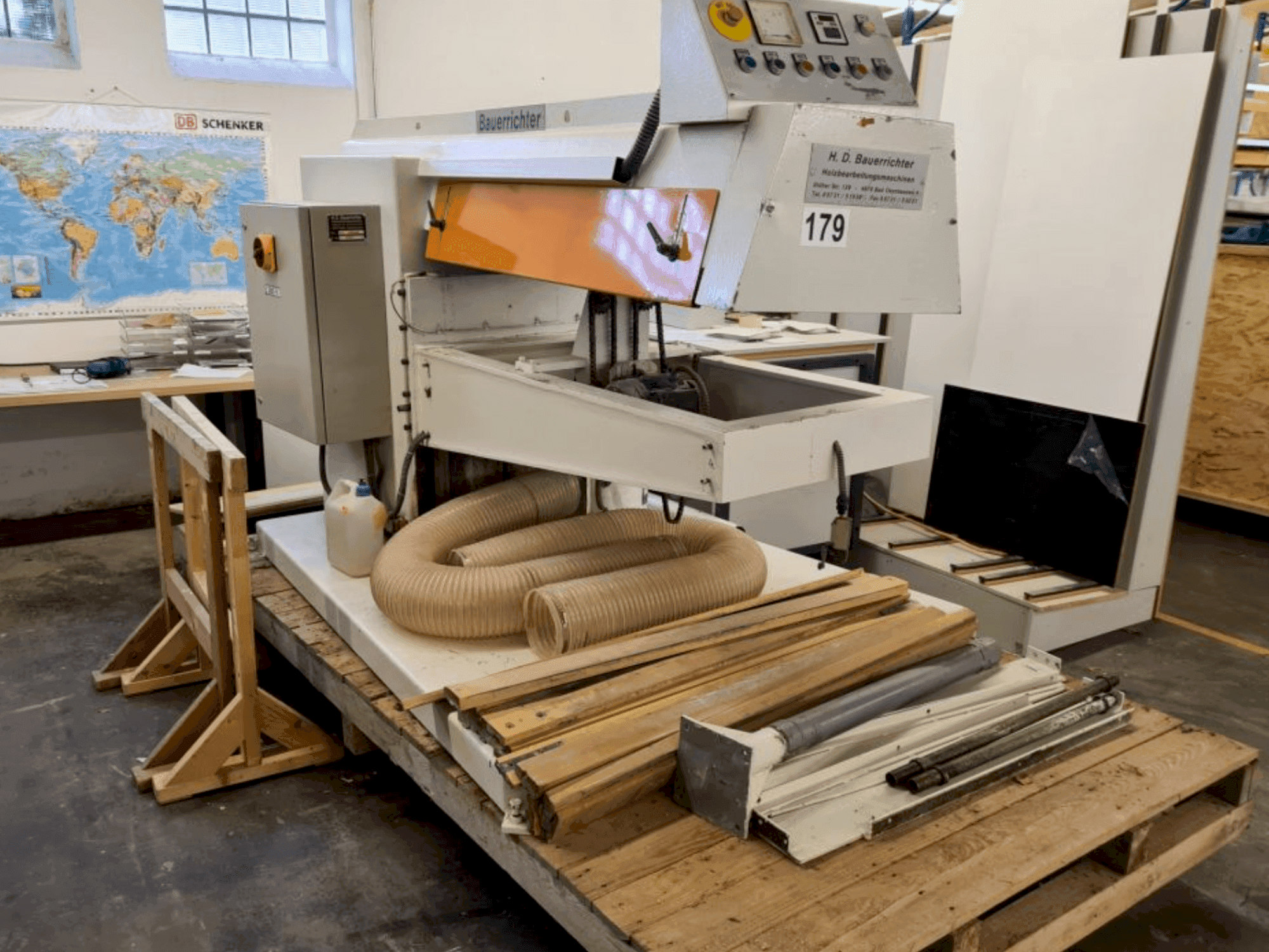 Frontansicht der BAUERRICHTER SL1 1350X3500 Maschine