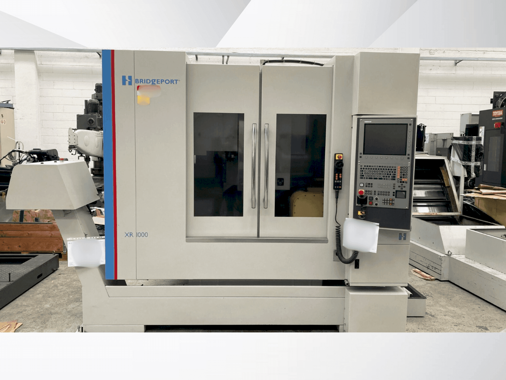 Frontansicht der Bridgeport XR 1000 Maschine