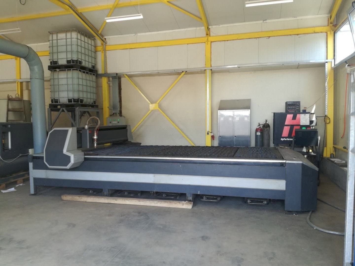 Frontansicht der HPM ITALY GV 4 x 2  Maschine