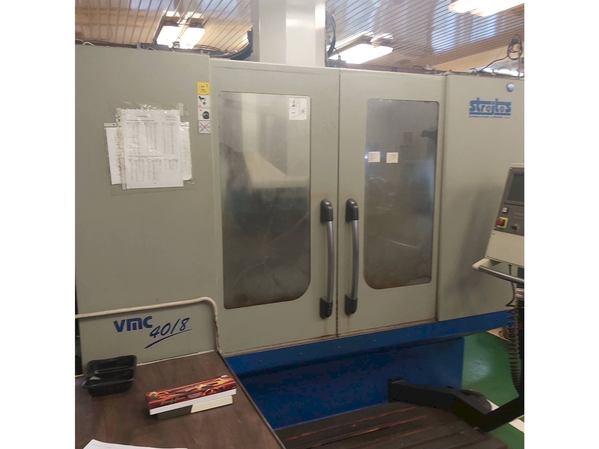 Frontansicht der Strojtos  VMC 40/8  Maschine