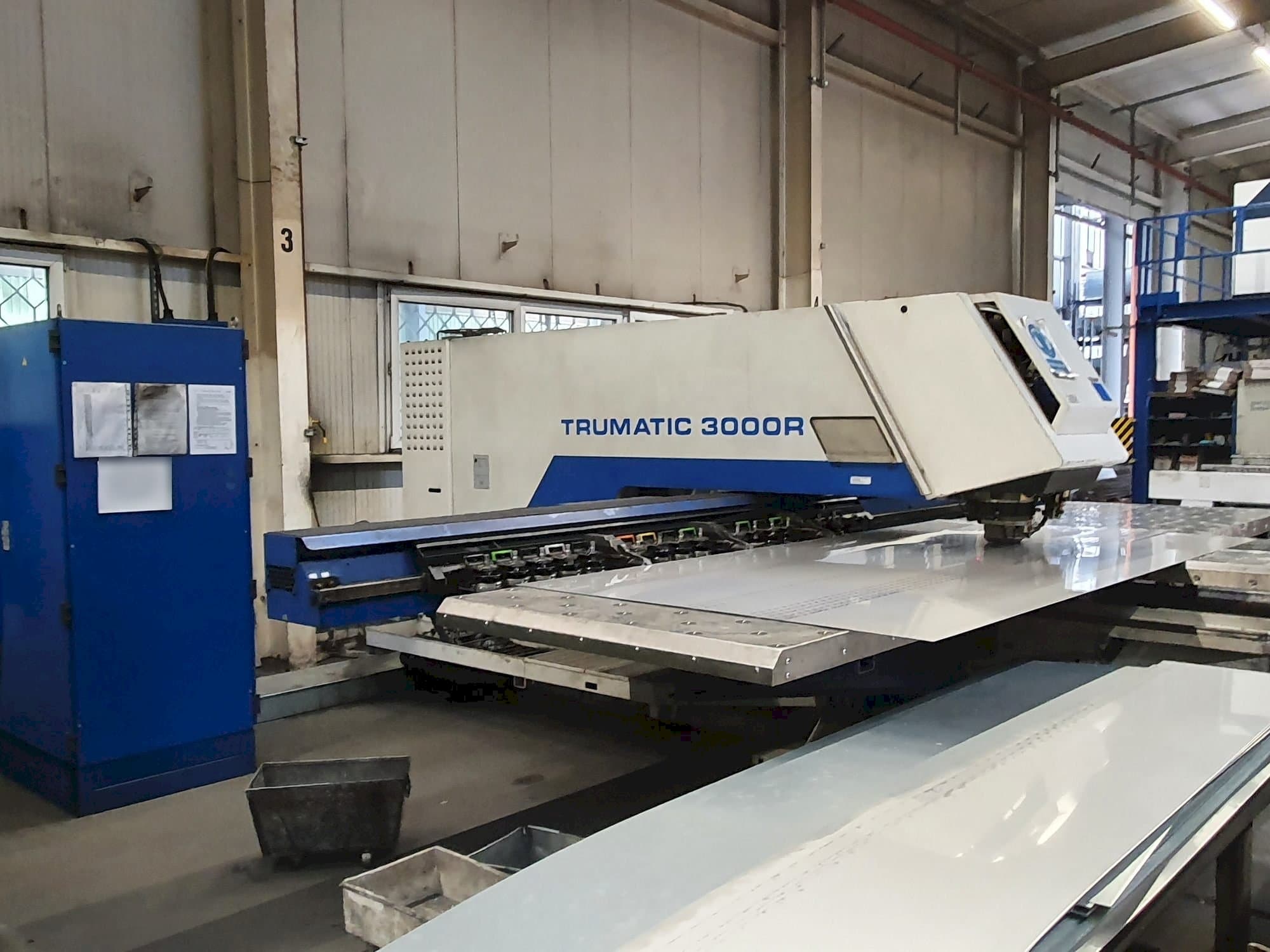 Frontansicht der Trumpf Trumatic 3000R  Maschine