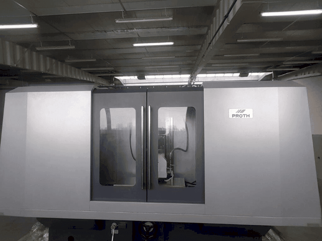 Frontansicht der Proth PSGC-50100AHR  Maschine