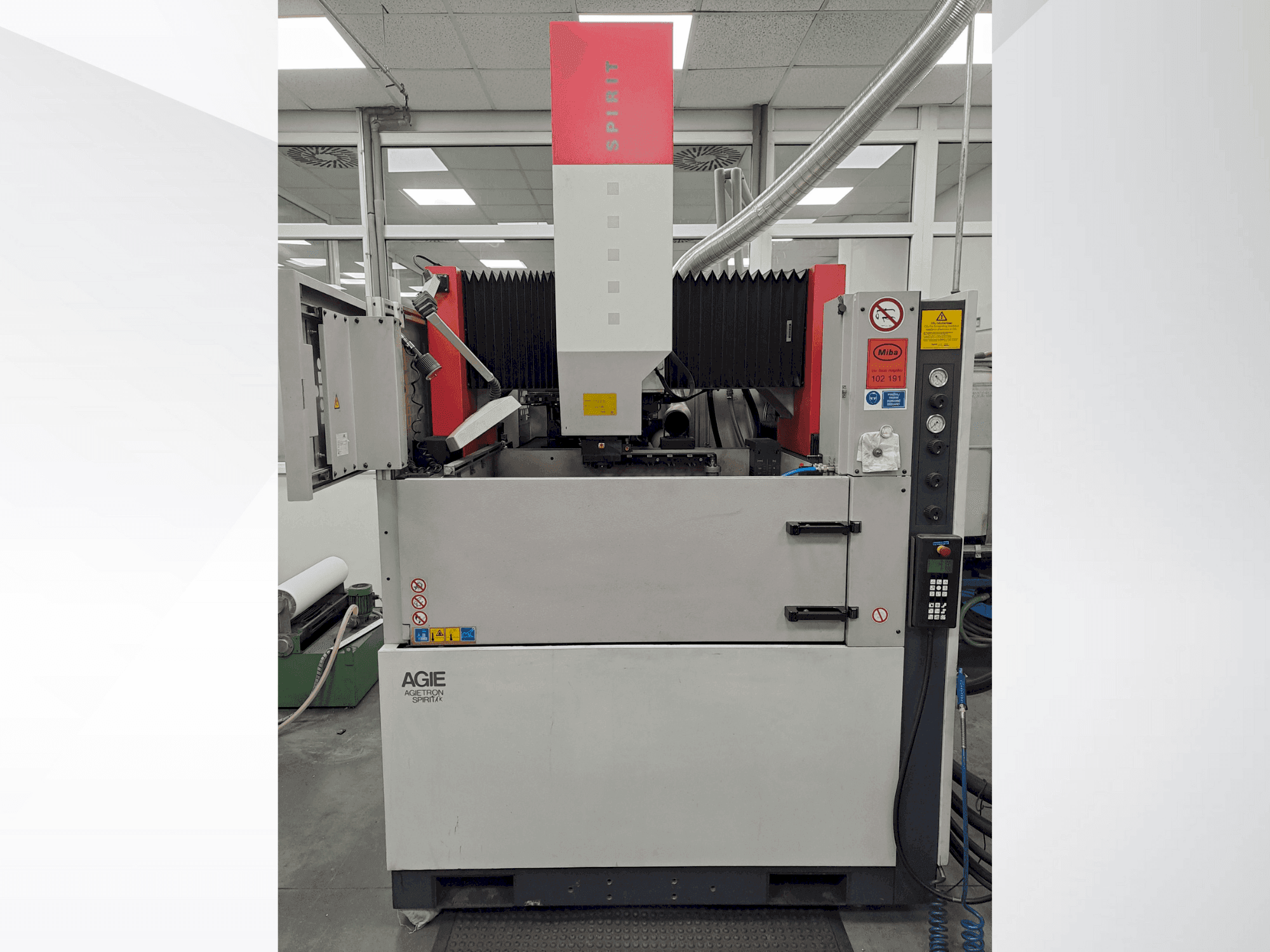 Frontansicht der AGIE AGIETRON SPIRIT 4  Maschine