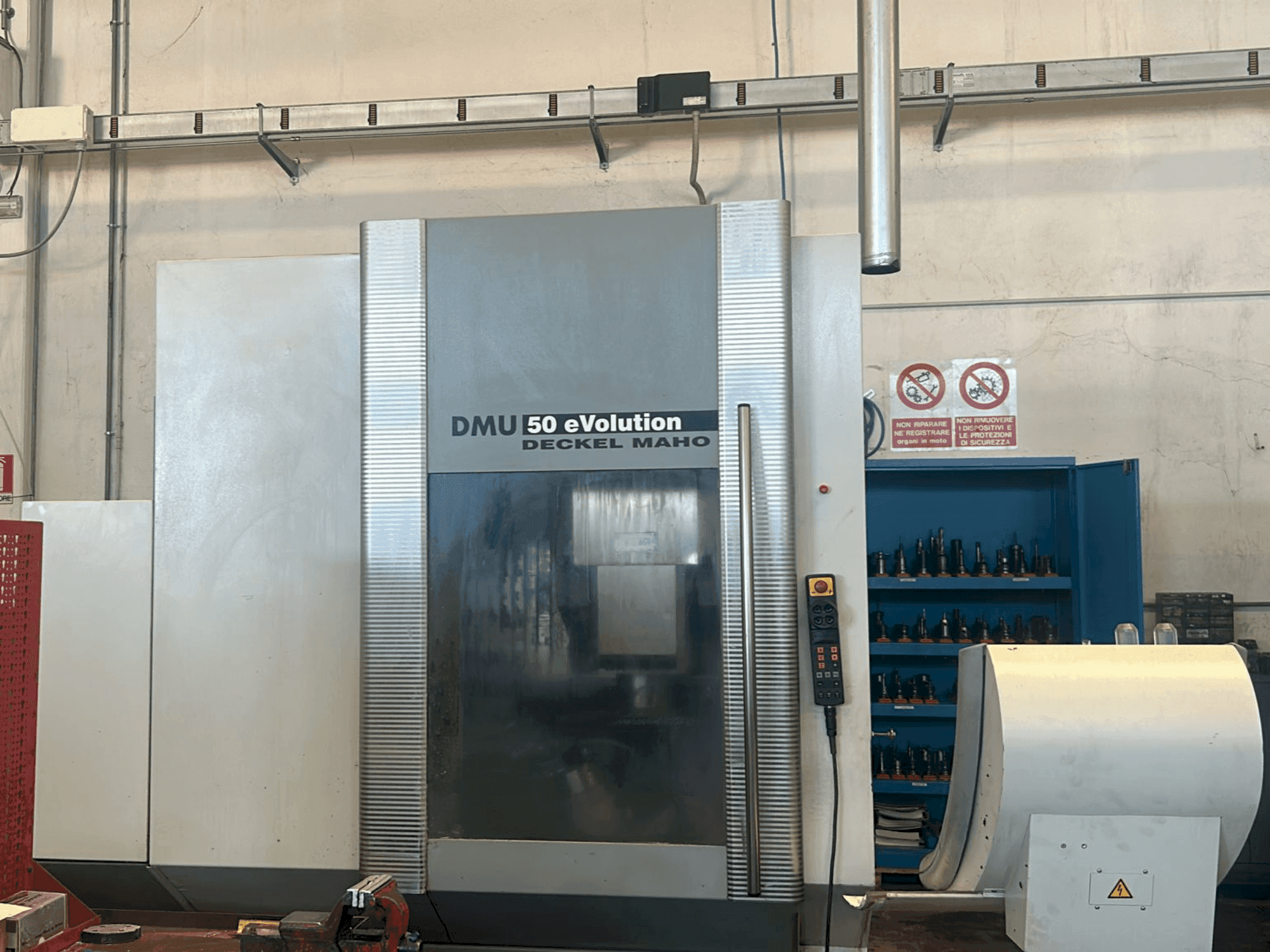 Frontansicht der DECKEL MAHO DMU 50 Evolution  Maschine