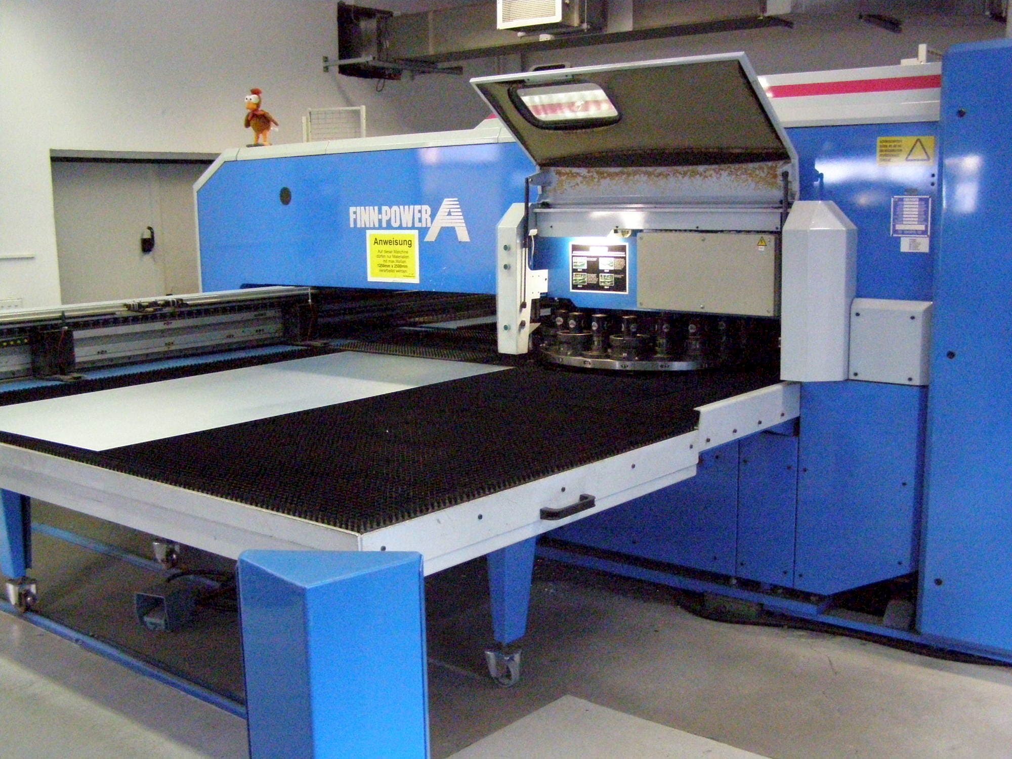 Frontansicht der Finn-Power A5 – 25 SBV  Maschine