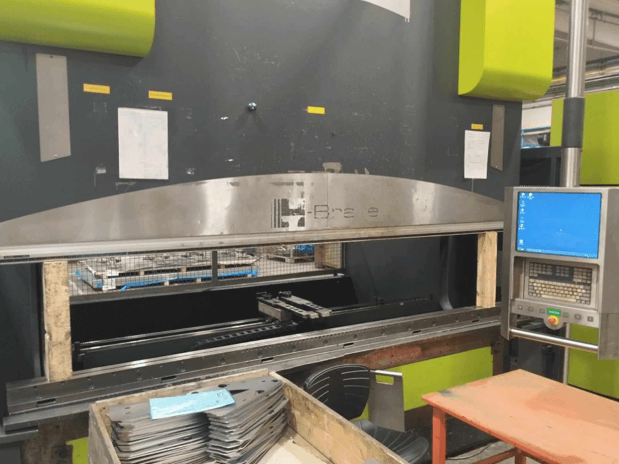 Frontansicht der Safan SAFAN H-BRAKE 240-3100  Maschine