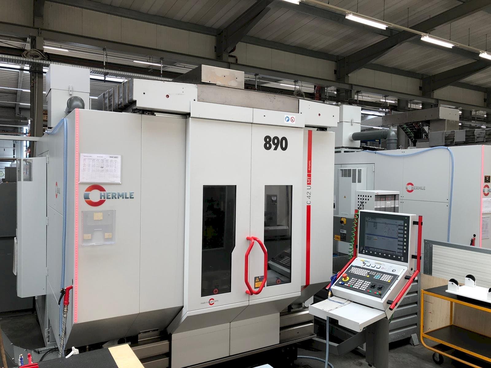 Frontansicht der HERMLE C42U MT  Maschine