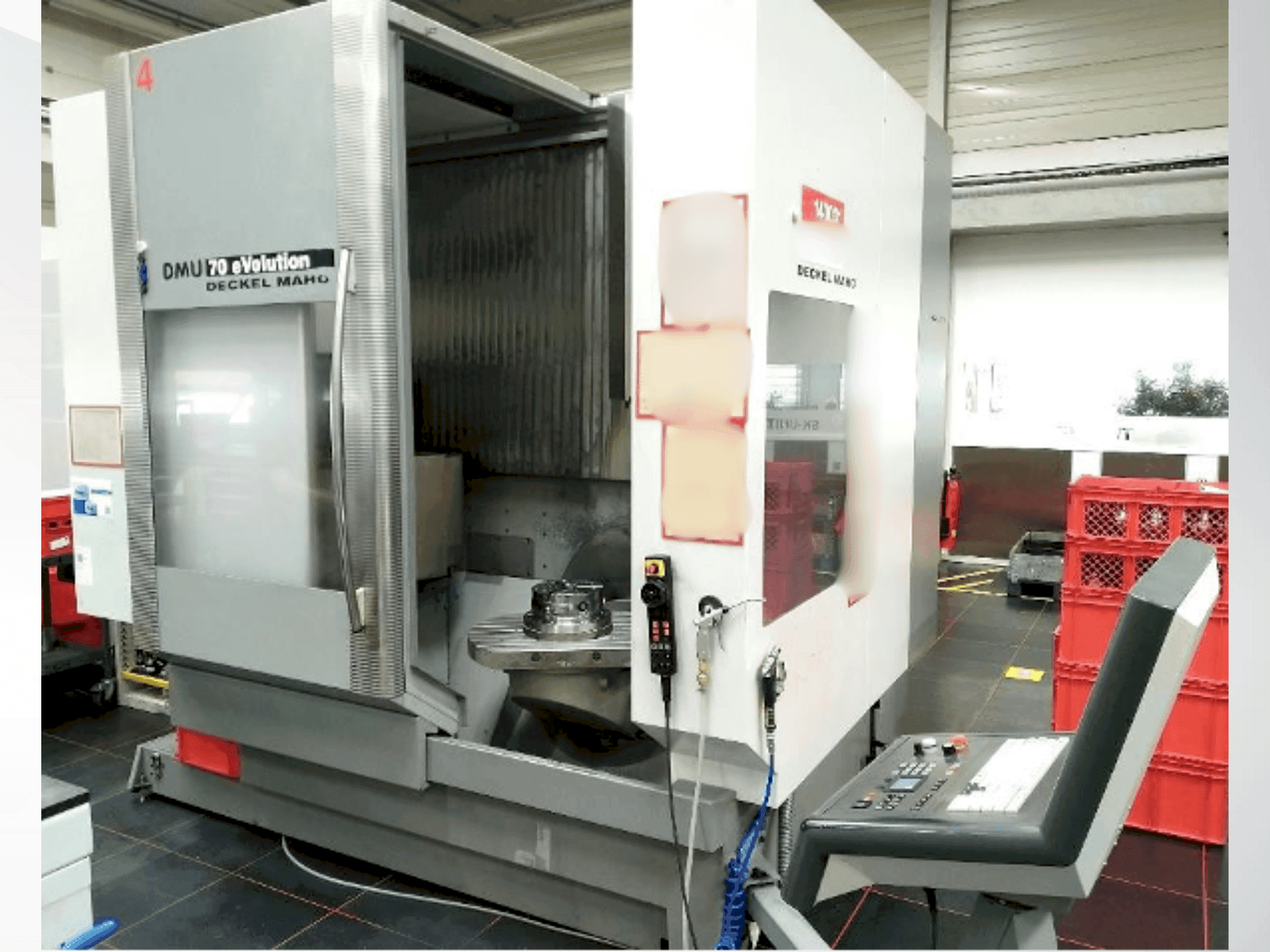 Frontansicht der DECKEL DMU 70 eVolution  Maschine