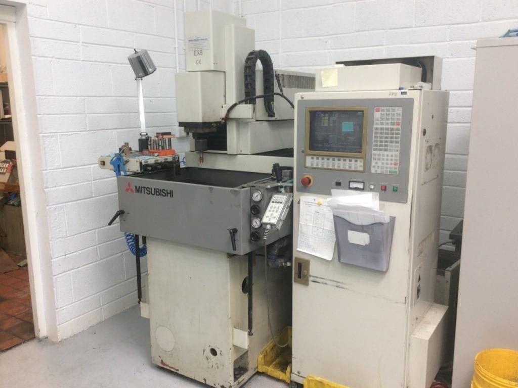 Frontansicht der Mitsubishi EX 8  Maschine