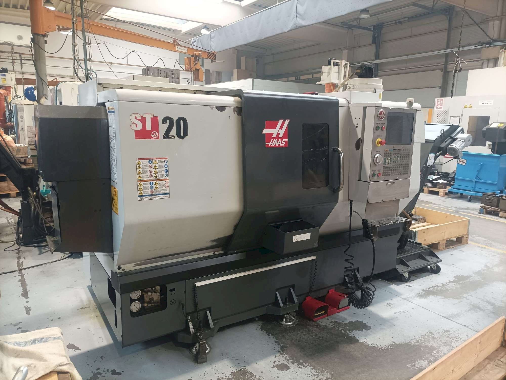 Frontansicht der HAAS ST-20SSY  Maschine