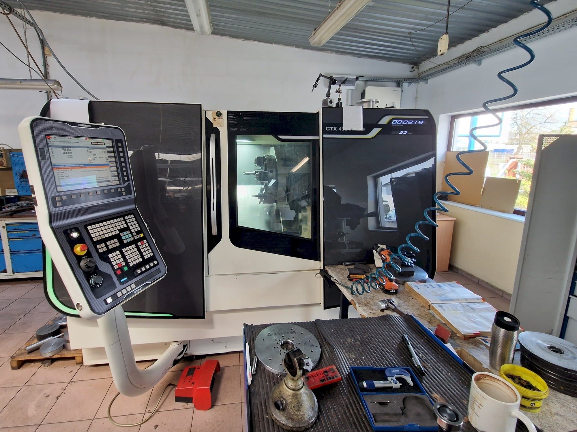 Frontansicht der DMG MORI CTX 450 ecoline  Maschine