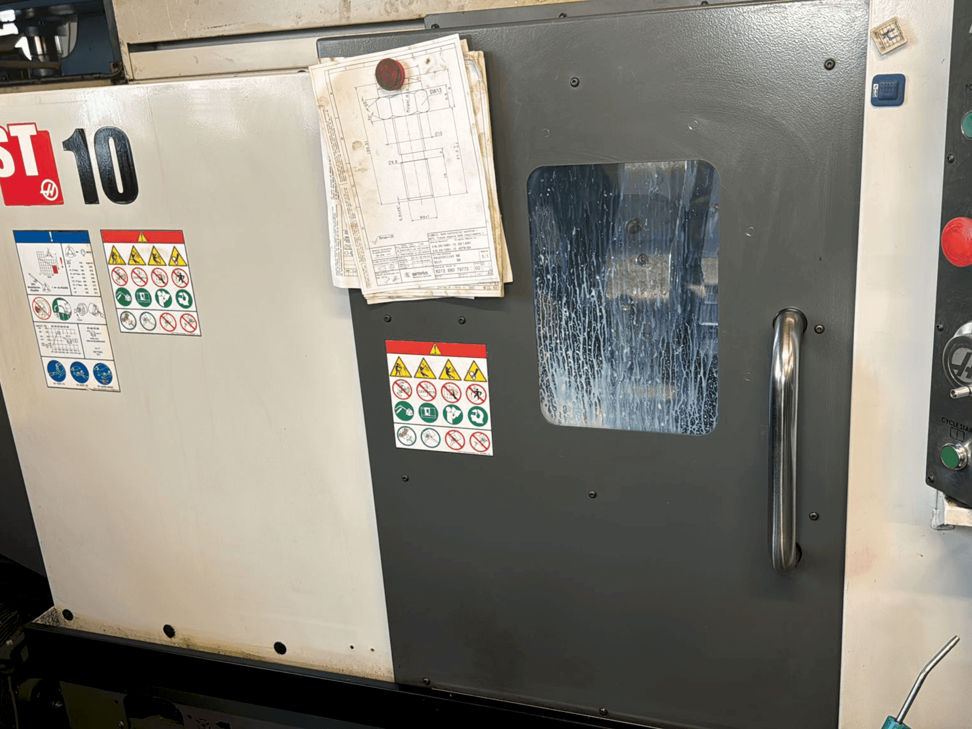 Frontansicht der HAAS ST-10  Maschine