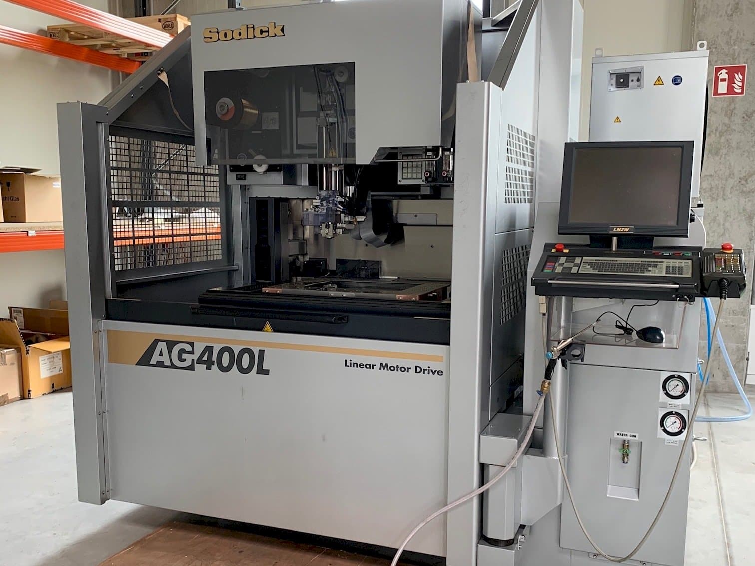 Frontansicht der Sodick AG400L  Maschine