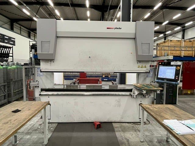 Frontansicht der PLACKE HQPB P595  Maschine