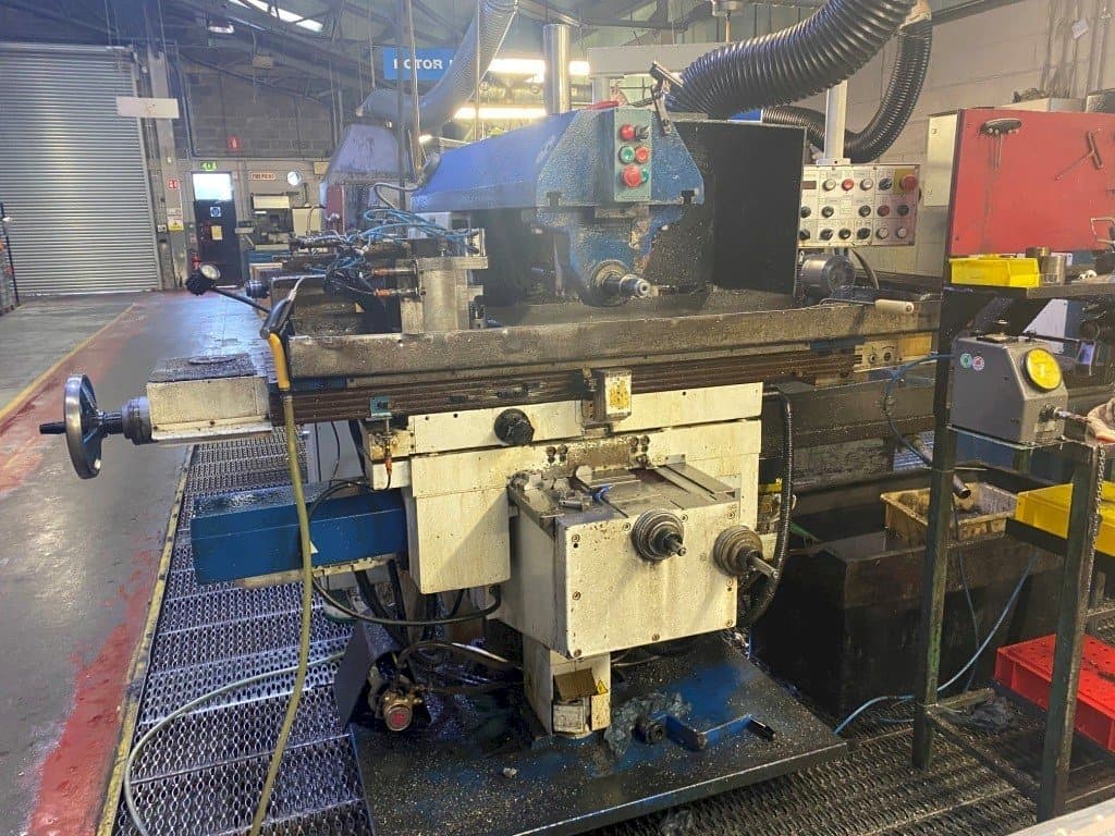 Frontansicht der TOS Olomouc FG U32  Maschine