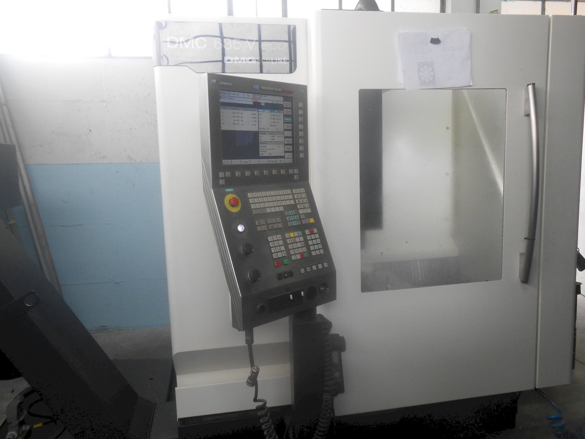 Frontansicht der DECKEL MAHO DMC 635V  Maschine