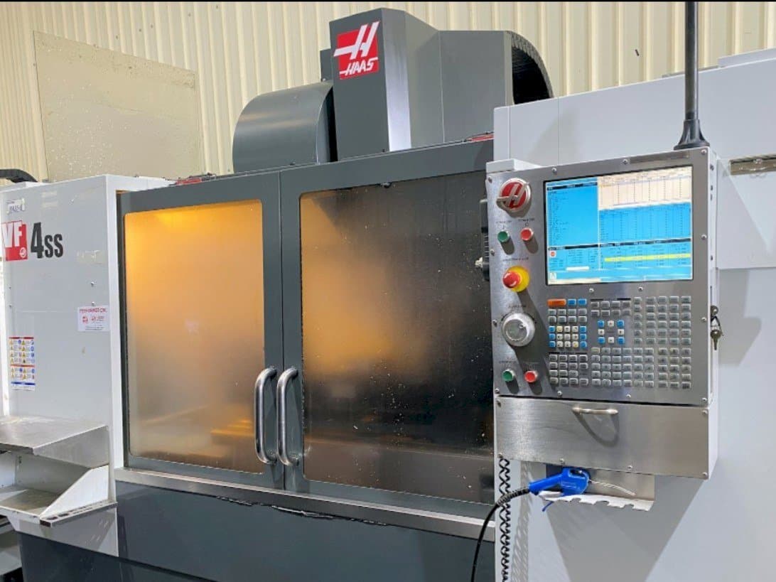 Frontansicht der HAAS VF-4SS  Maschine