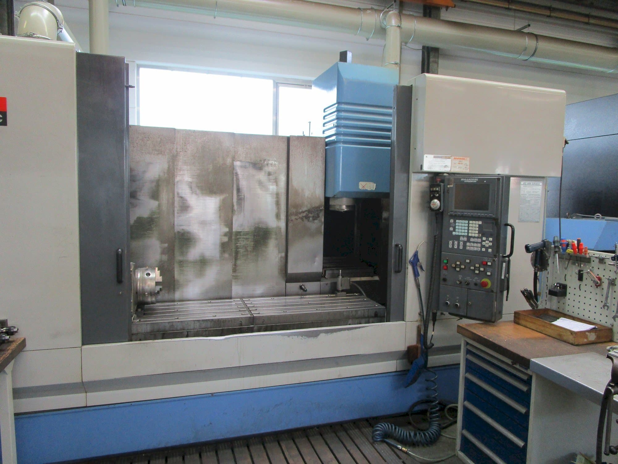 Frontansicht der Mazak VTC 200 C  Maschine